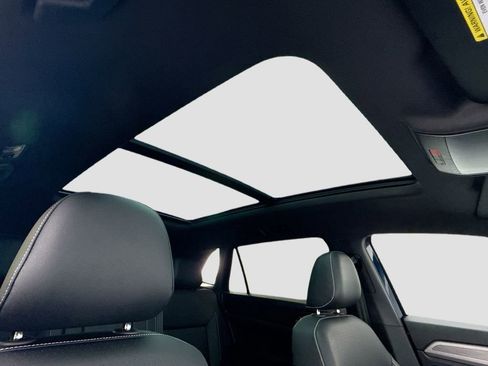 Used 2020 Volkswagen Atlas Cross Sport SE image 16