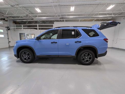 Certified 2023 Honda Pilot TrailSport image 12