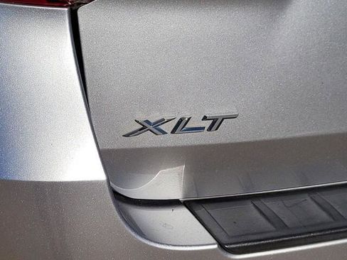 Used 2020 Ford Explorer XLT image 11