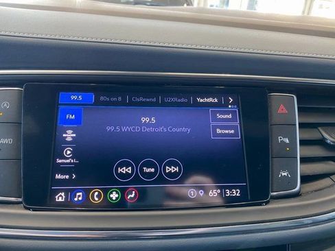 Used 2024 Buick Enclave Essence image 23