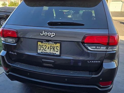 Used 2021 Jeep Grand Cherokee Laredo AWD/4WD image 27