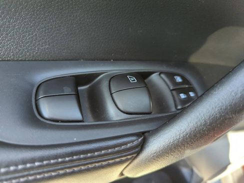 Used 2020 Nissan Rogue SL w/ Premium Package image 37