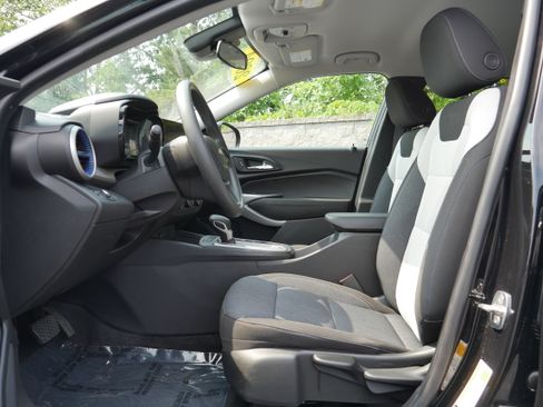 Certified 2024 Chevrolet Trax LS FWD image 12