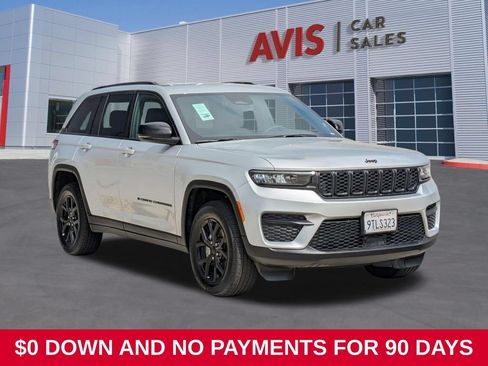 Used 2025 Jeep Grand Cherokee Altitude AWD/4WD image 3