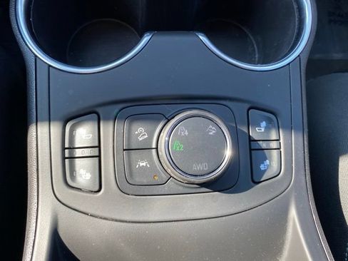 Used 2024 GMC Terrain SLT AWD/4WD image 24