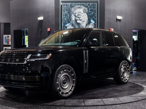 Used 2024 Land Rover Range Rover SV AWD/4WD image 1