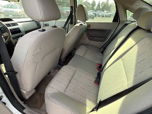 Used 2010 Ford Focus SE image 9
