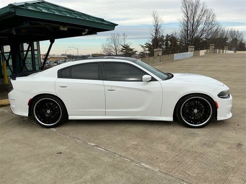 Used 2017 Dodge Charger R/T image 8