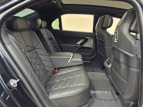Used 2024 BMW 740i w/ Premium Package 2 RWD image 47