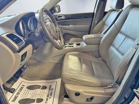 Used 2011 Jeep Grand Cherokee Laredo image 14