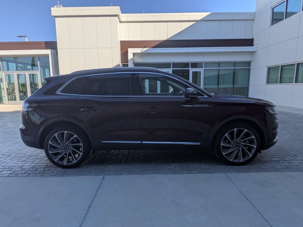 Used 2023 Lincoln Nautilus Reserve w/ Equipment Group 202A AWD/4WD image 6