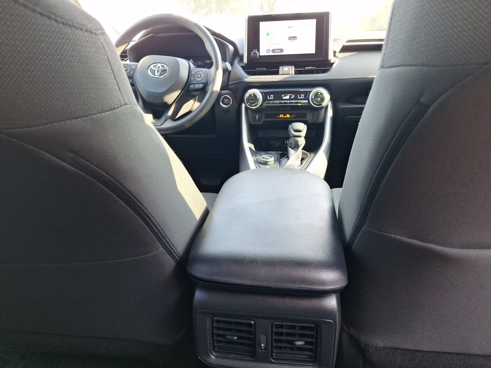 Used 2024 Toyota RAV4 XLE AWD/4WD image 32