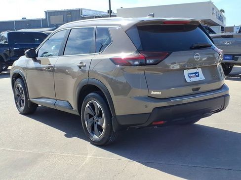 Used 2024 Nissan Rogue SV w/ SV Premium Package FWD image 6