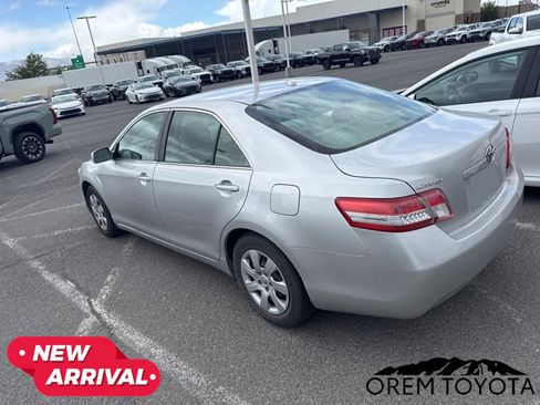 Used 2011 Toyota Camry LE image 4
