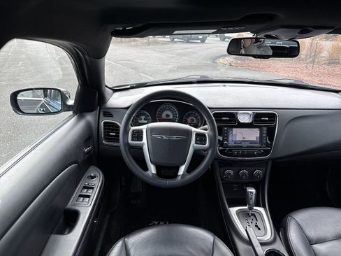 Used 2011 Chrysler 200 Limited image 14