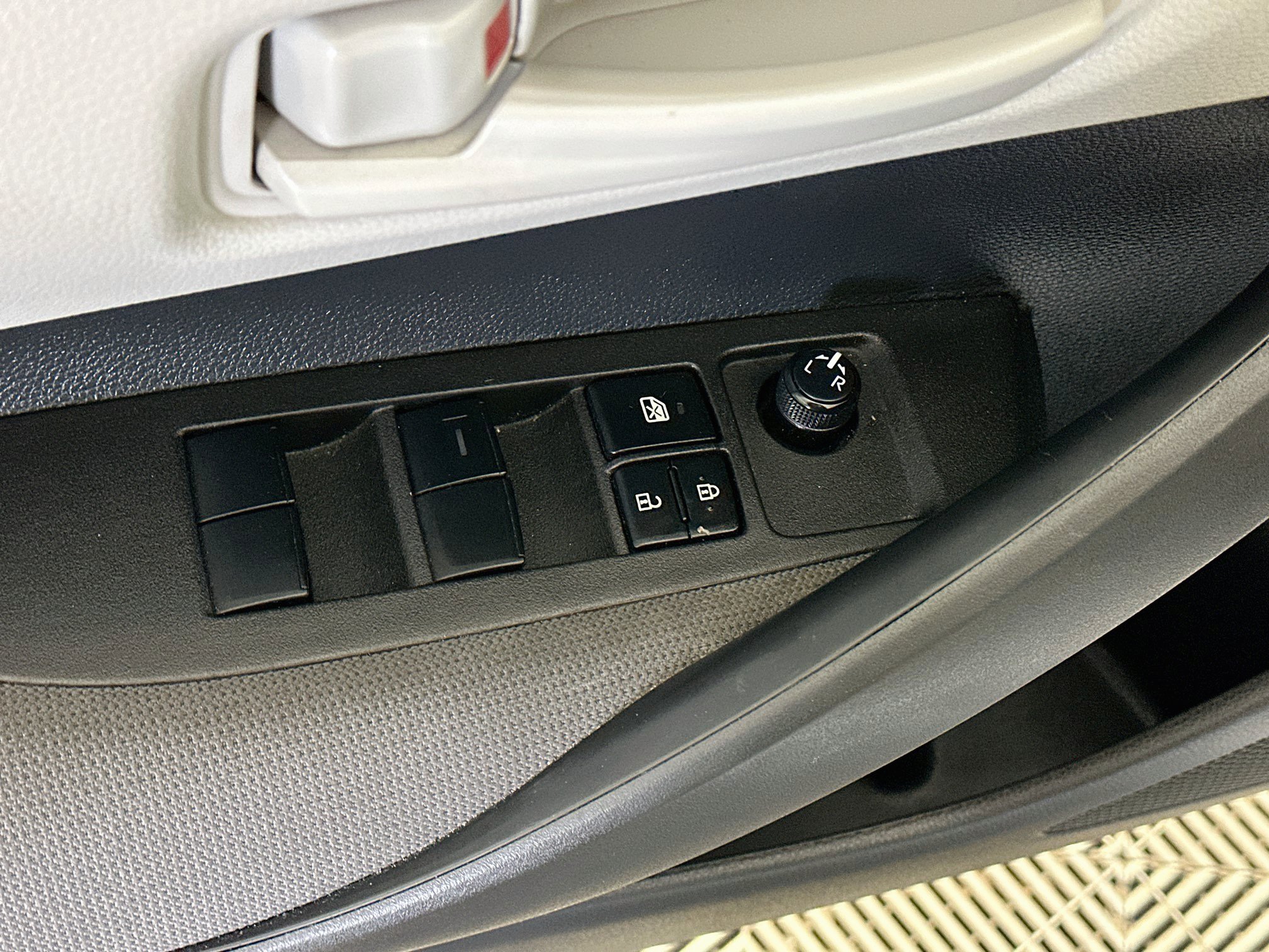 Used 2025 Toyota Corolla LE FWD image 15