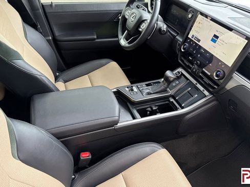 Used 2025 Lexus GX 550 image 20