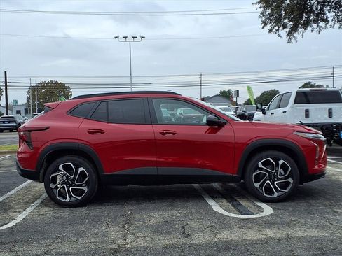 New 2026 Chevrolet Trax RS image 3