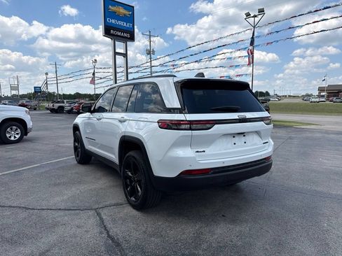 Used 2023 Jeep Grand Cherokee Limited w/ Black Appearance Package AWD/4WD image 7