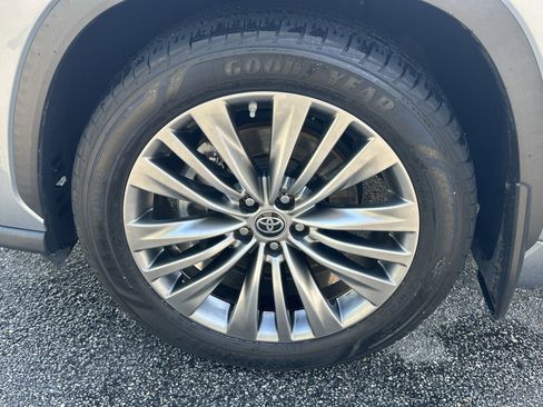 Used 2021 Toyota Highlander Platinum image 13