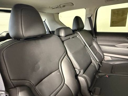 Used 2025 Nissan Armada SV RWD image 43