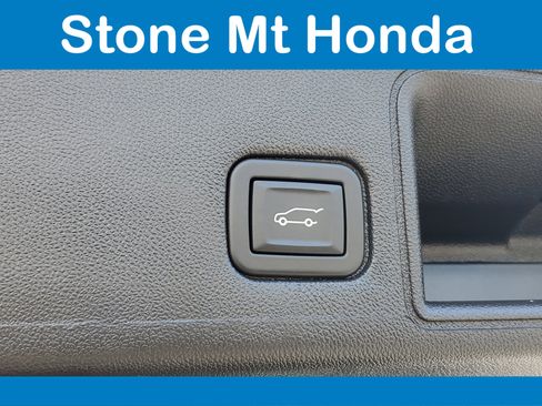 Used 2024 GMC Terrain SLT image 11