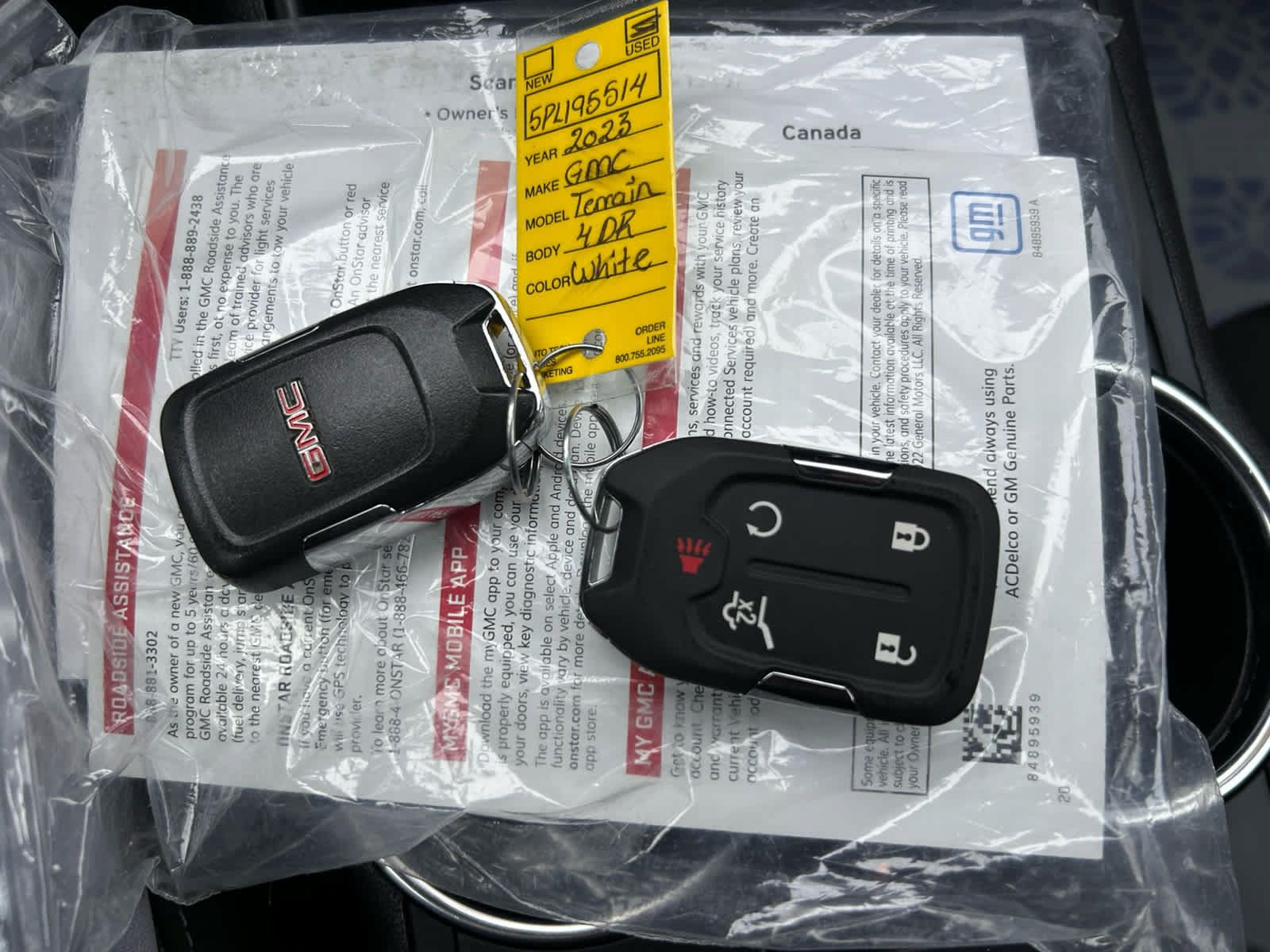 Used 2023 GMC Terrain SLT w/ Tech Package AWD/4WD image 23