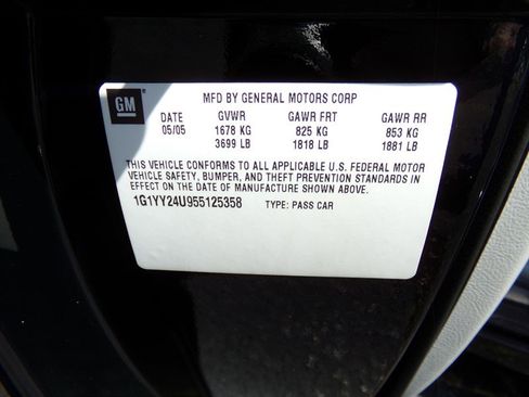 Used 2005 Chevrolet Corvette Coupe w/ Preferred Equipment Group RWD image 47