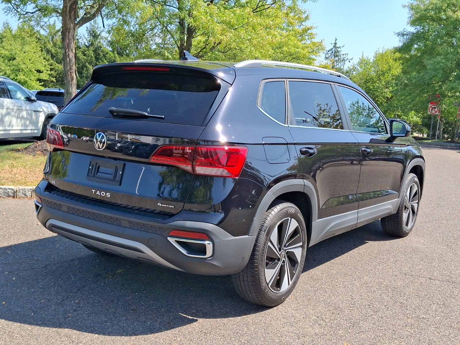 Certified 2024 Volkswagen Taos SE AWD/4WD image 6