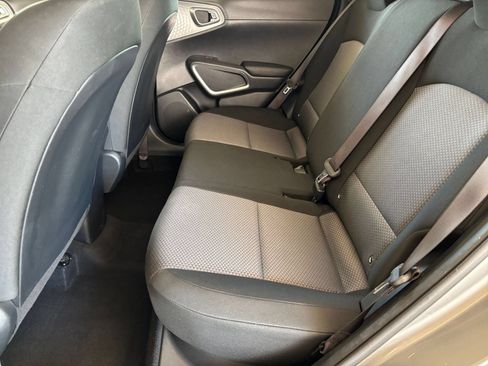 Used 2025 Kia Soul LX w/ LX Technology Package FWD image 23