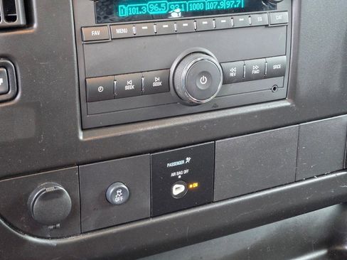 Used 2024 GMC Savana 2500 w/ Driver Convenience Package image 17