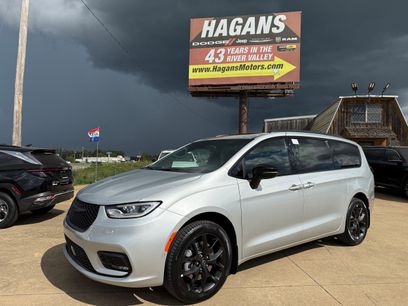 New 2026 Chrysler Pacifica Limited