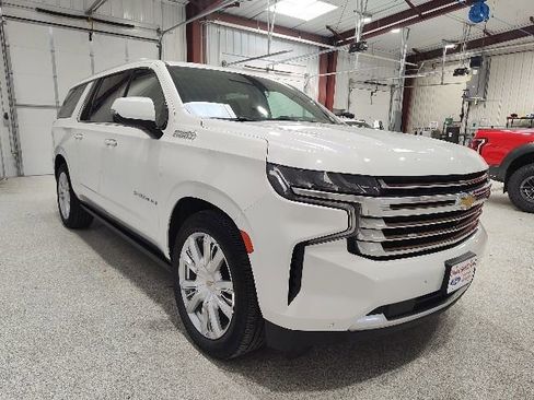 Used 2023 Chevrolet Suburban High Country AWD/4WD image 3