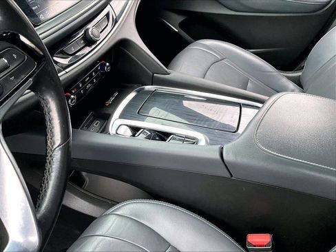 Used 2022 Buick Enclave Premium image 12