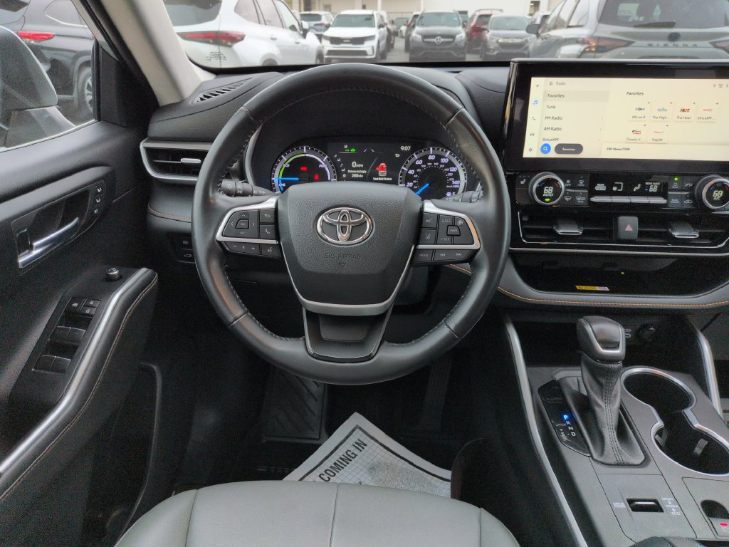 Used 2023 Toyota Highlander Bronze Edition AWD/4WD image 13