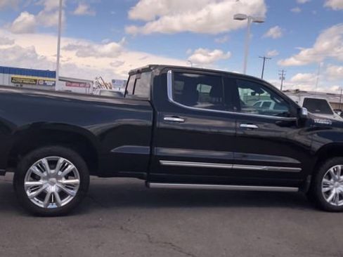 Used 2022 Chevrolet Silverado 1500 High Country w/ High Country Premium Package AWD/4WD image 2