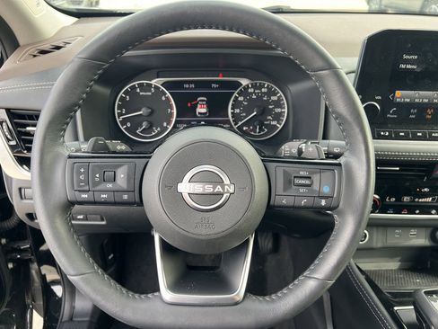 Used 2023 Nissan Rogue SL w/ SL Premium Package image 7