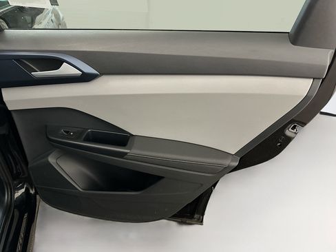 Used 2024 Volkswagen Taos SE w/ Panoramic Sunroof Package image 32