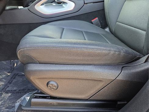 Used 2025 Mercedes-Benz GLS 450 4MATIC image 27