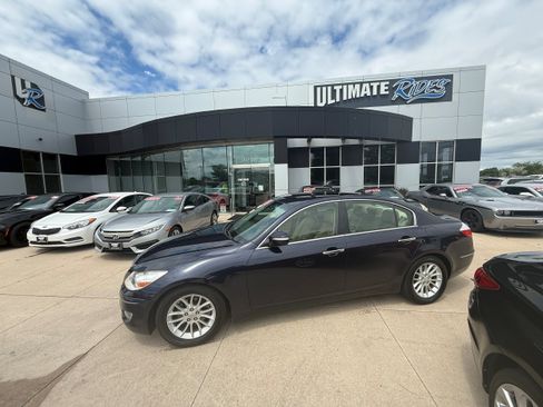 Used 2009 Hyundai Genesis 3.8 RWD image 4