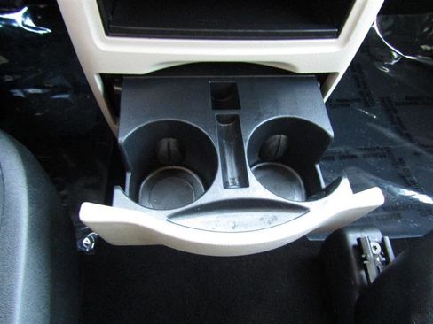 Used 2019 Dodge Grand Caravan SE w/ UConnect Hands-Free Group image 20