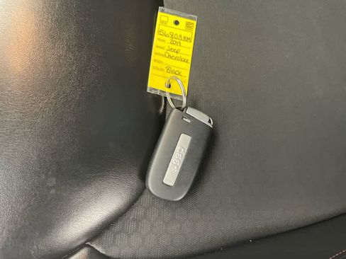 Used 2019 Jeep Cherokee Trailhawk w/ Comfort/Convenience Group AWD/4WD image 26