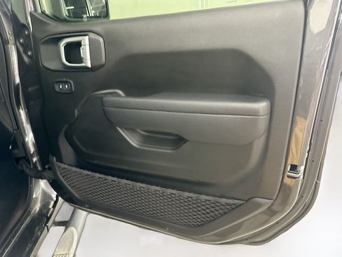 Used 2024 Jeep Wrangler Unlimited AWD/4WD image 29