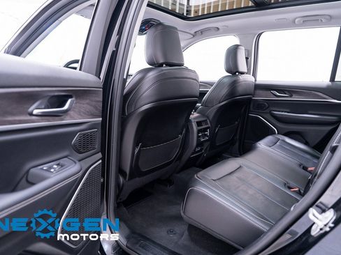 Used 2022 Jeep Grand Cherokee Limited image 36