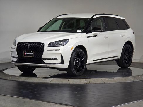 New 2026 Lincoln Corsair Premiere image 4