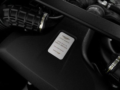 Used 2022 Aston Martin V8 Vantage Coupe image 30