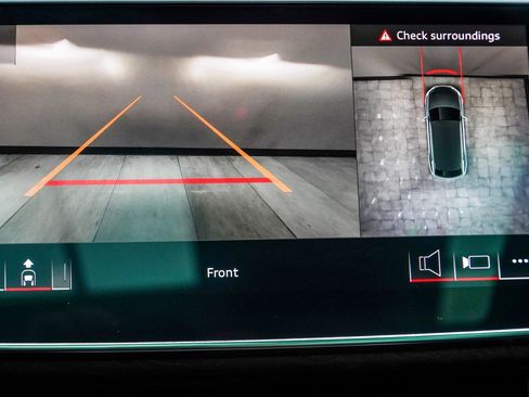 Used 2022 Audi Q8 Premium Plus w/ Premium Plus Package image 26