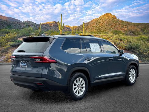 Used 2025 Toyota Grand Highlander FWD image 4
