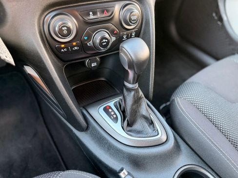 Used 2015 Dodge Dart SXT FWD image 39