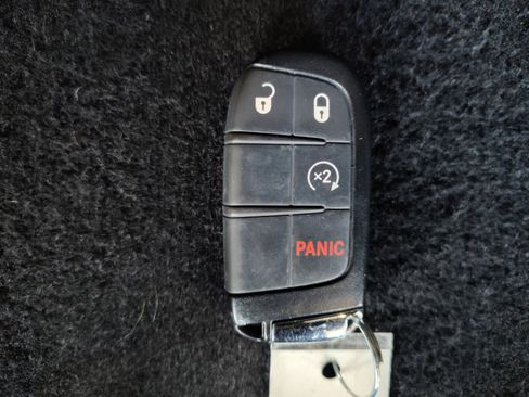 Used 2023 Jeep Compass Limited image 32